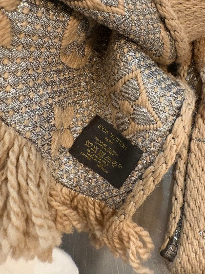 ルイヴィトン　エシャルプ　シャイン　ロゴマニア　モノグラム　ベージュ　マフラー