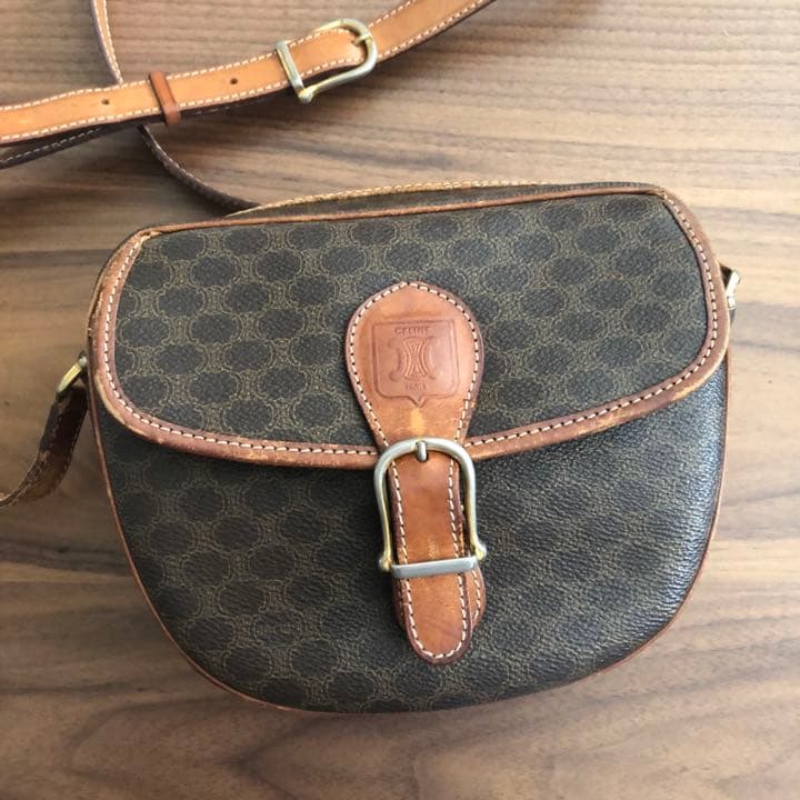 セリーヌ ショルダーバッグ　クロスボディ