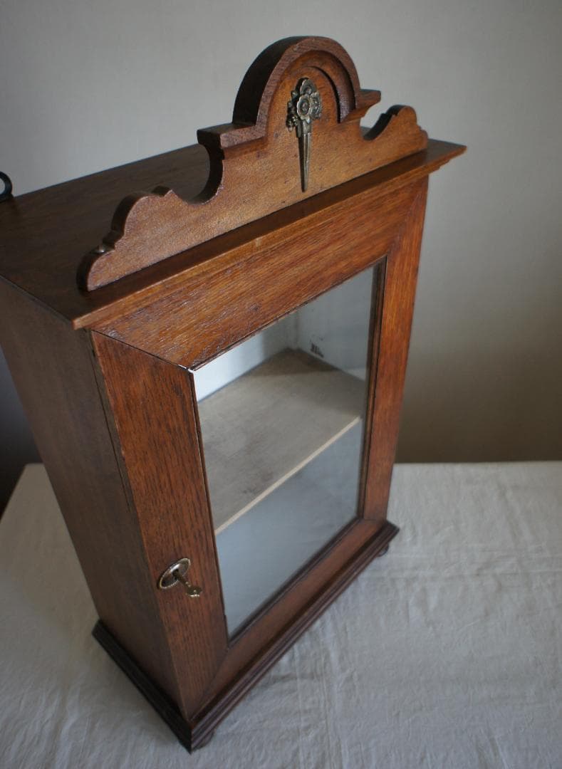 フランスアンティーク　飾り棚　壁掛け　キャビネット　ガラスケース