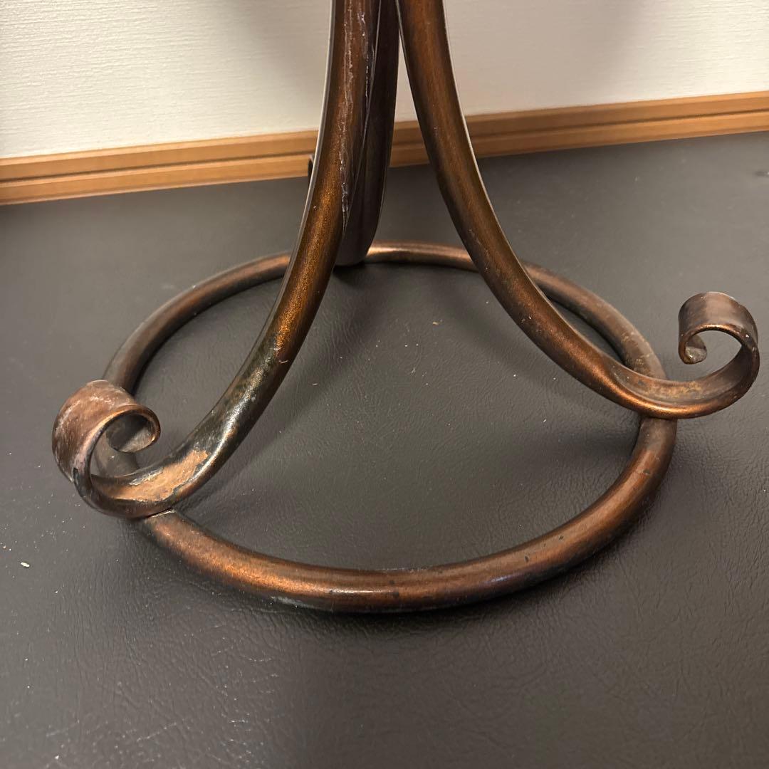 アンティーク　大理石天板の装飾的サイドテーブル