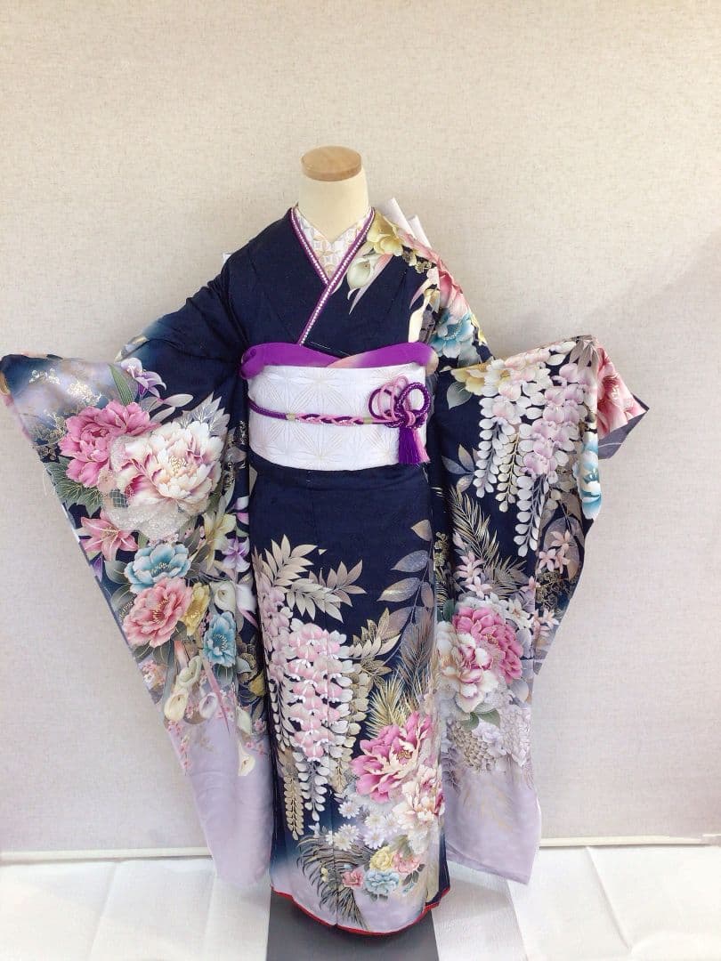 紺地の上品な松竹梅の古典振袖　振袖のみ