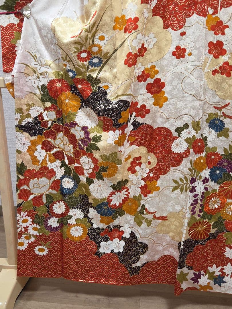 C◆着物くつろぎ 豪華 季節の花々 金彩 金駒刺繍 袷 正絹 成人式 振袖 着物