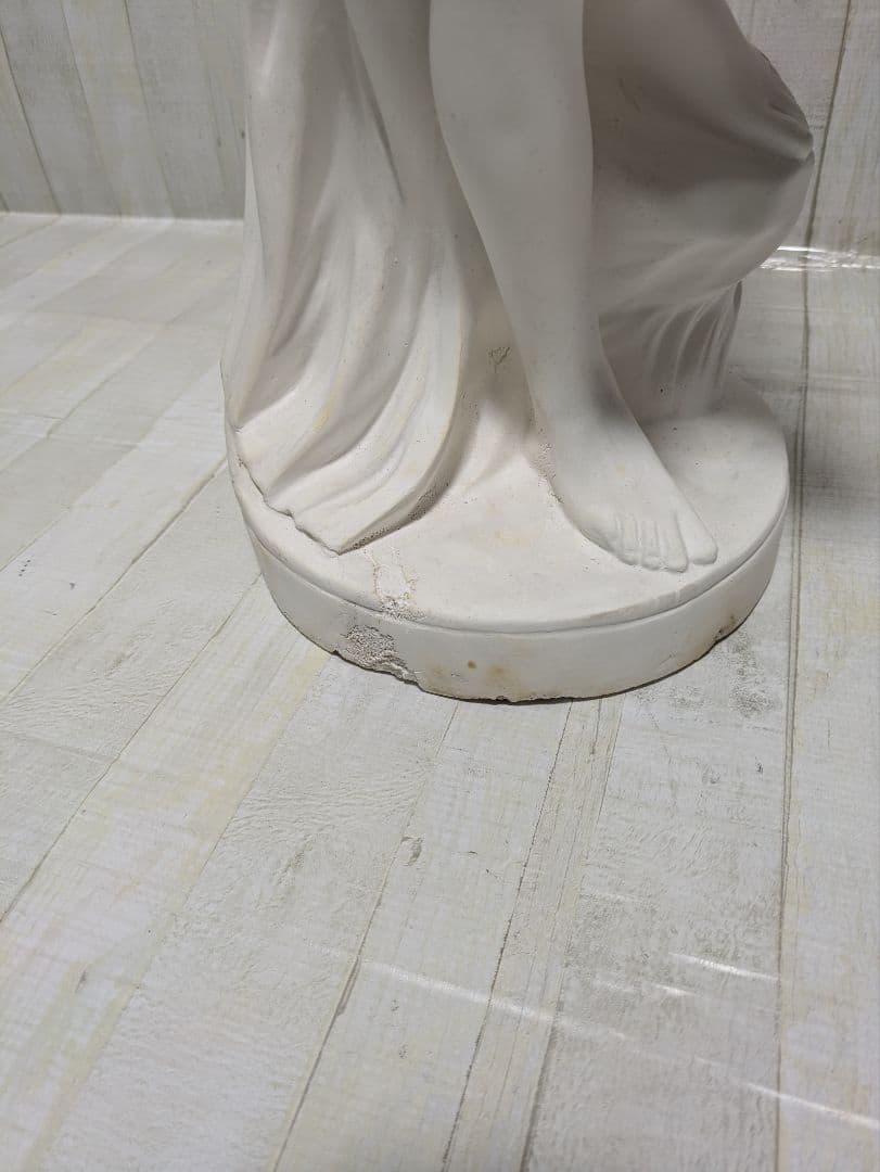 石膏オブジェ女性　湯浴みするヴィーナス像　微笑む少女の胸像