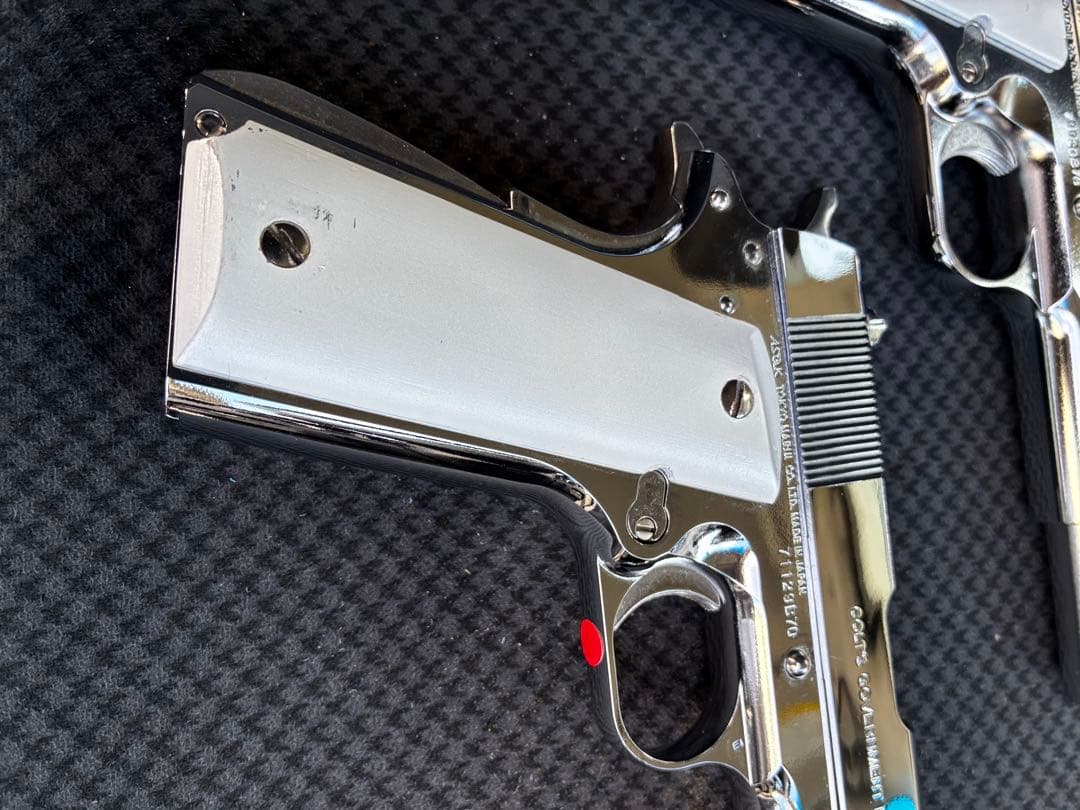 1911 ガバメント　ニッケルフィニッシュ　エアガン ケース付き ガスガン