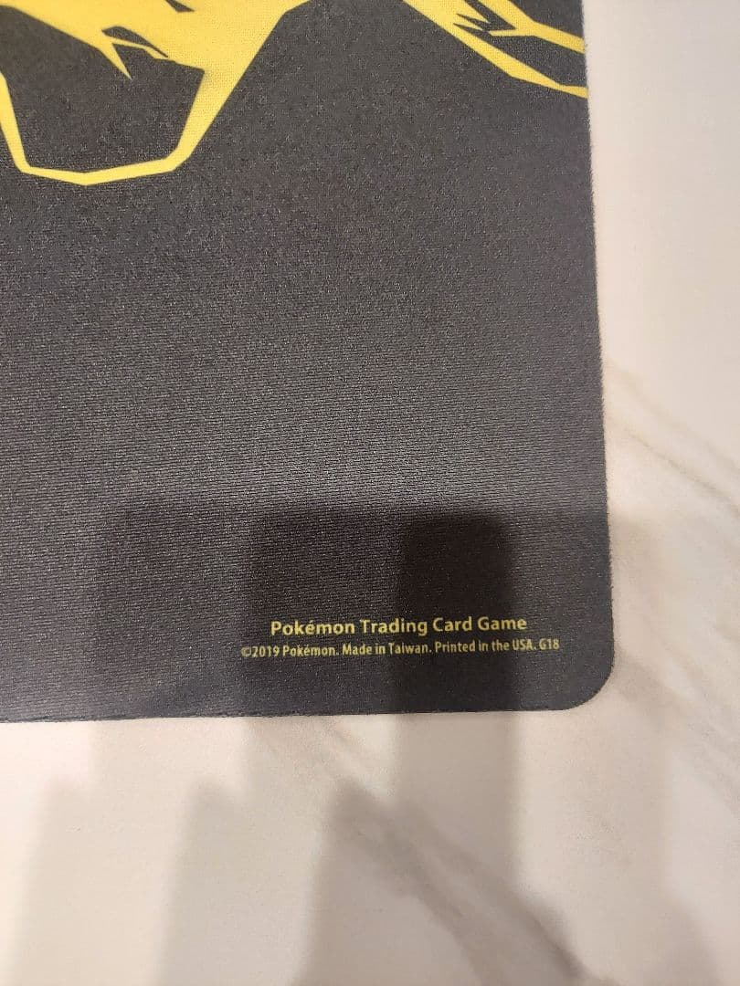 超貴重！海外ポケモンセンター限定 電撃ピカチュウ プレイマット