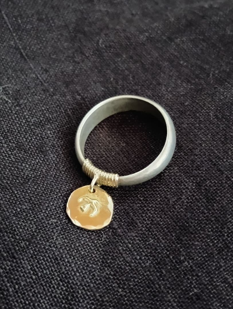 ゴローズ 金メタルチャーム付き シルバーリング