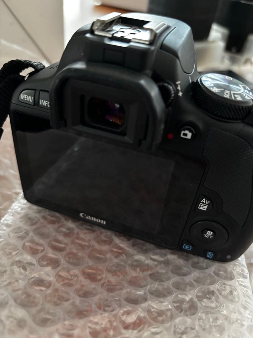 キヤノン　Canon EOS Kiss X7 ダブルズームキット　一眼レフカメラ