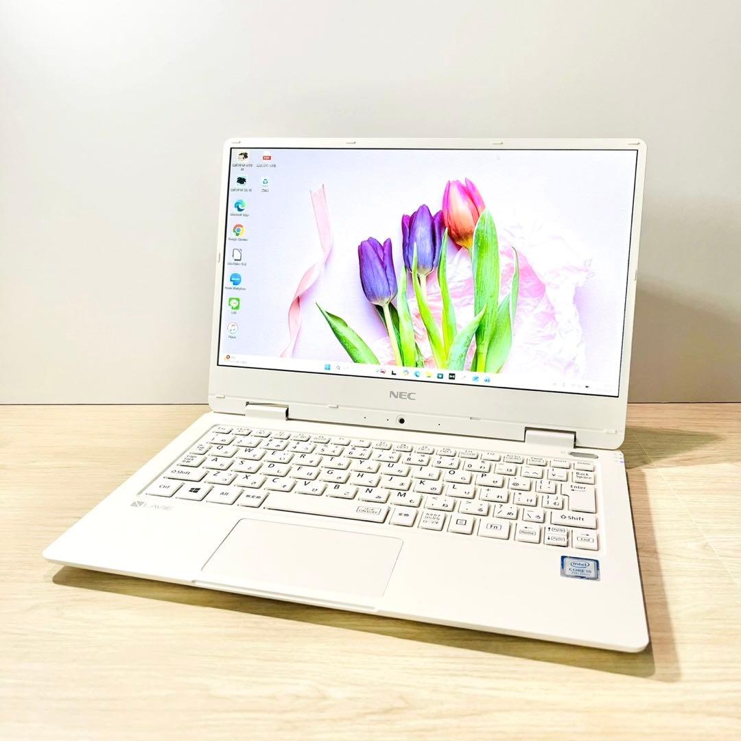 薄型軽量✨持ち運びに‼️ノートパソコン✨SSD i5 カメラ フルHD A4