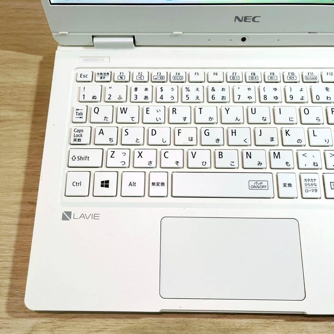 薄型軽量✨持ち運びに‼️ノートパソコン✨SSD i5 カメラ フルHD A4