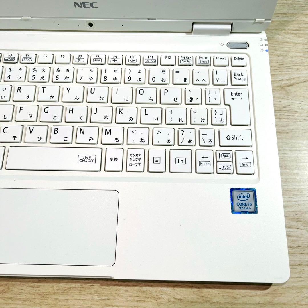 薄型軽量✨持ち運びに‼️ノートパソコン✨SSD i5 カメラ フルHD A4