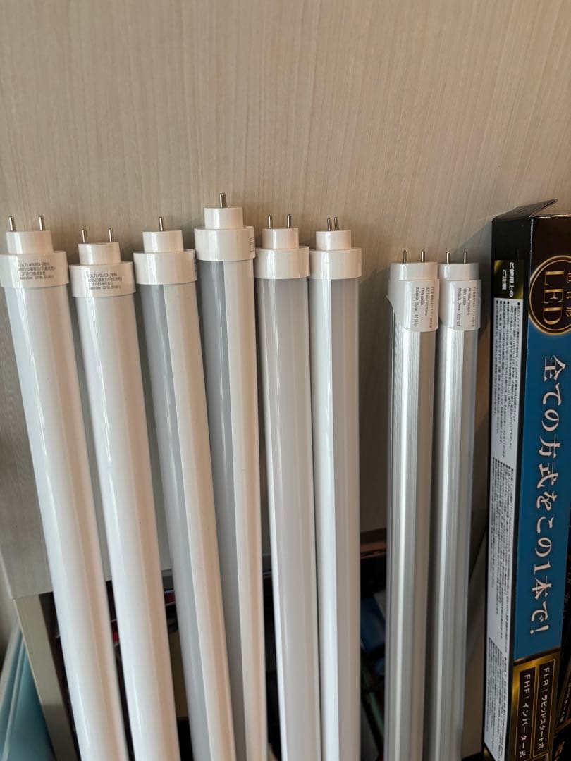 40形LED直管ランプ　形8本　EDLTLーLEDx6本と＋2本計8本セット2種