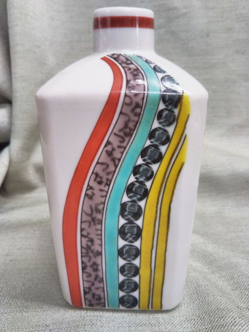 九谷焼　武腰潤　色絵角徳利　花瓶　春夏