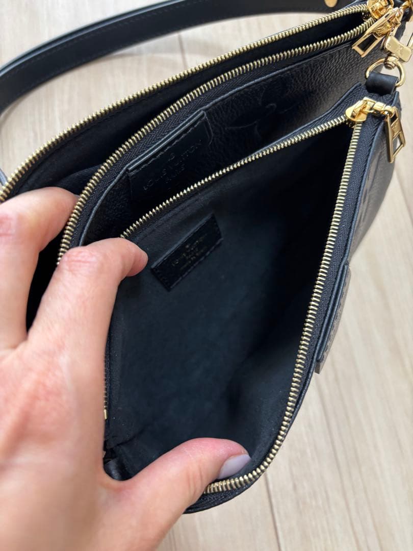 最後再値下げルイヴィトンミュルティポシェットアクセソワールアンプラント黒バッグ