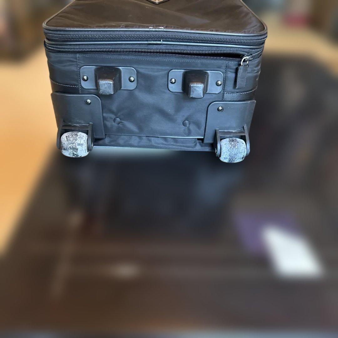 PRADAキャリーバックＶ142黒ナイロン旅行。サクランボさん専用商品。