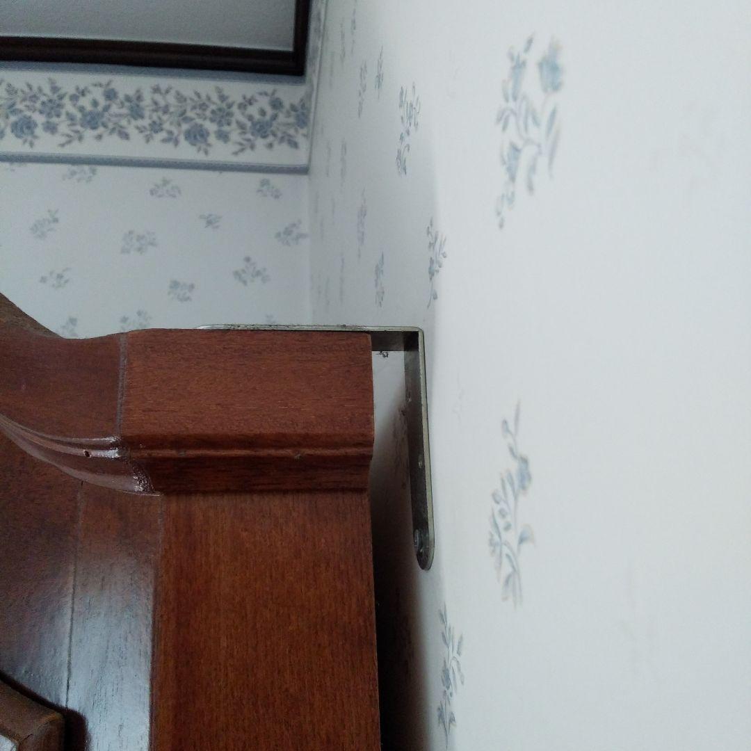 輸入家具　ヨーロッパ調のコーナーキャビネット