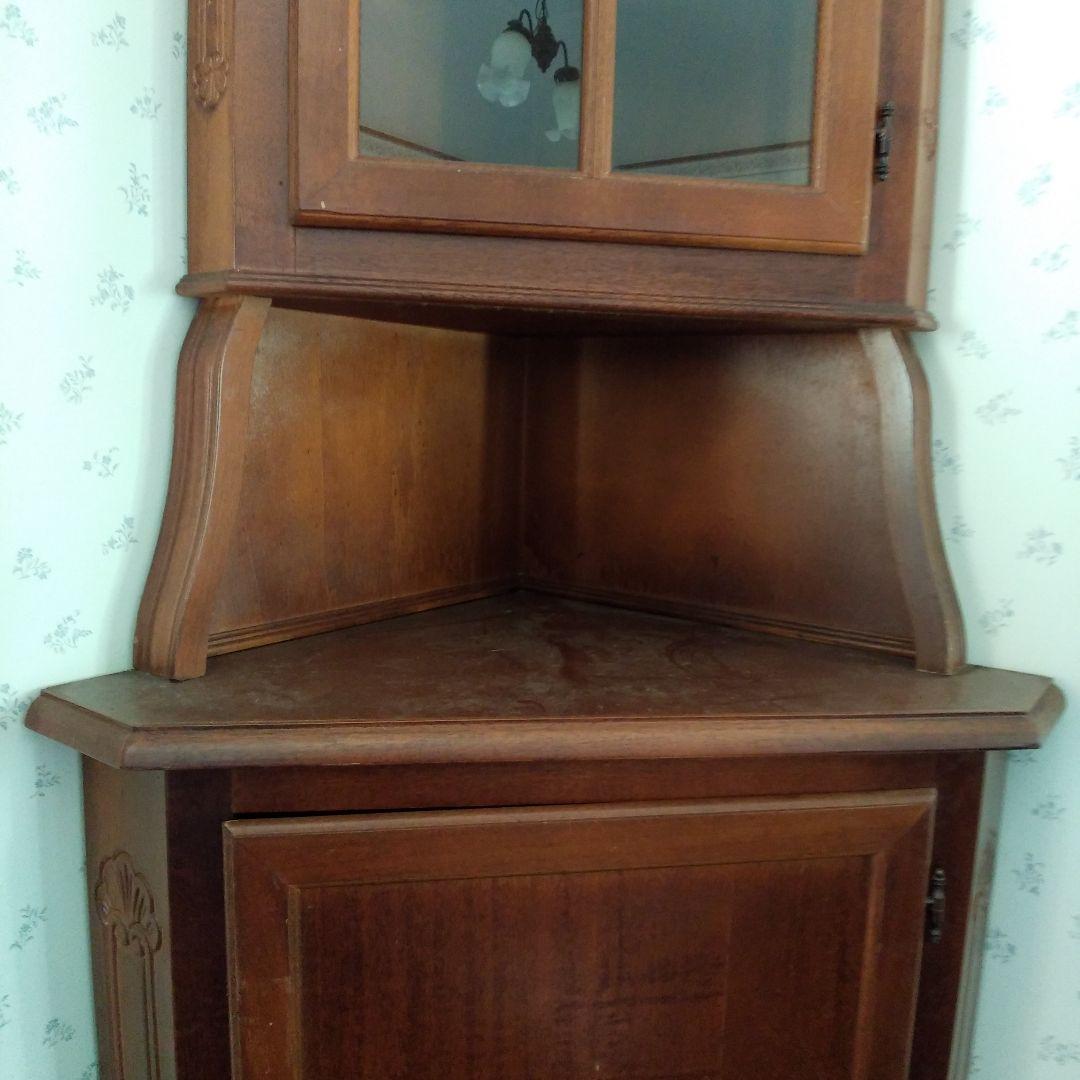 輸入家具　ヨーロッパ調のコーナーキャビネット