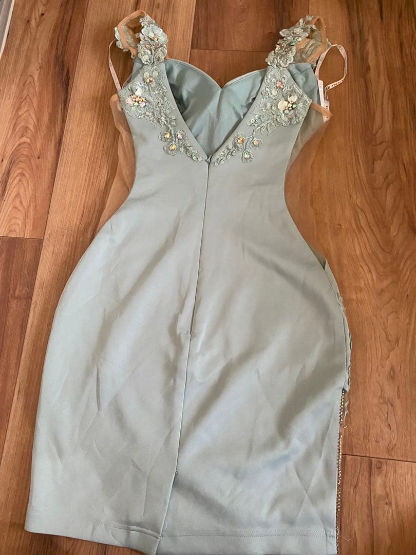 エンジェルアール　キャバドレス　ミント　水色刺繍タイトドレス