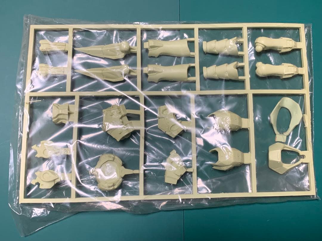 ボークス 1/100 FSS レッドミラージュ•ジョーカー3100