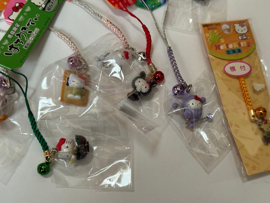 d*2様 ハローキティ 根付、ストラップ　地域限定多数　おまけつき