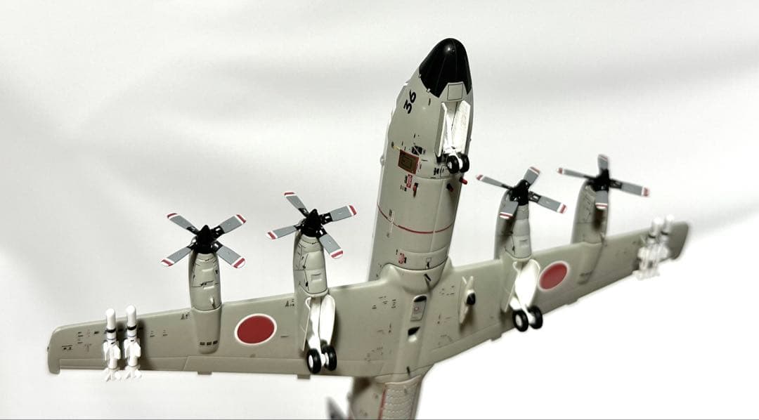 全日空商事 1/200 P-3C 海上自衛隊 VP-5 ペガサス滑走路プレート付