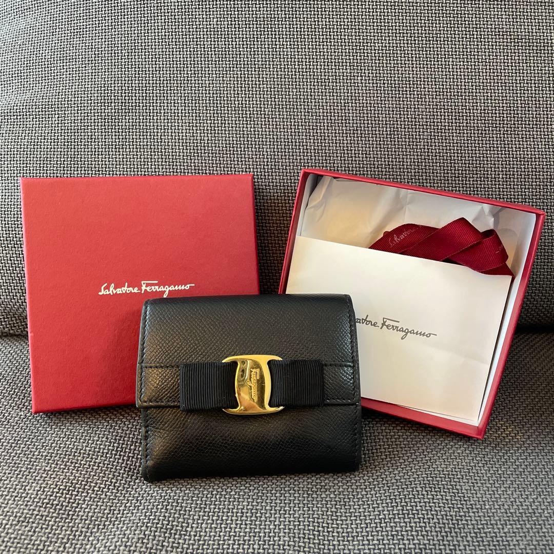 Salvatore Ferragamo ブラック二つ折り財布
