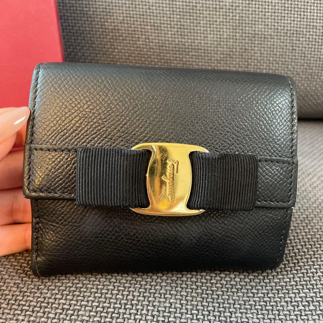Salvatore Ferragamo ブラック二つ折り財布
