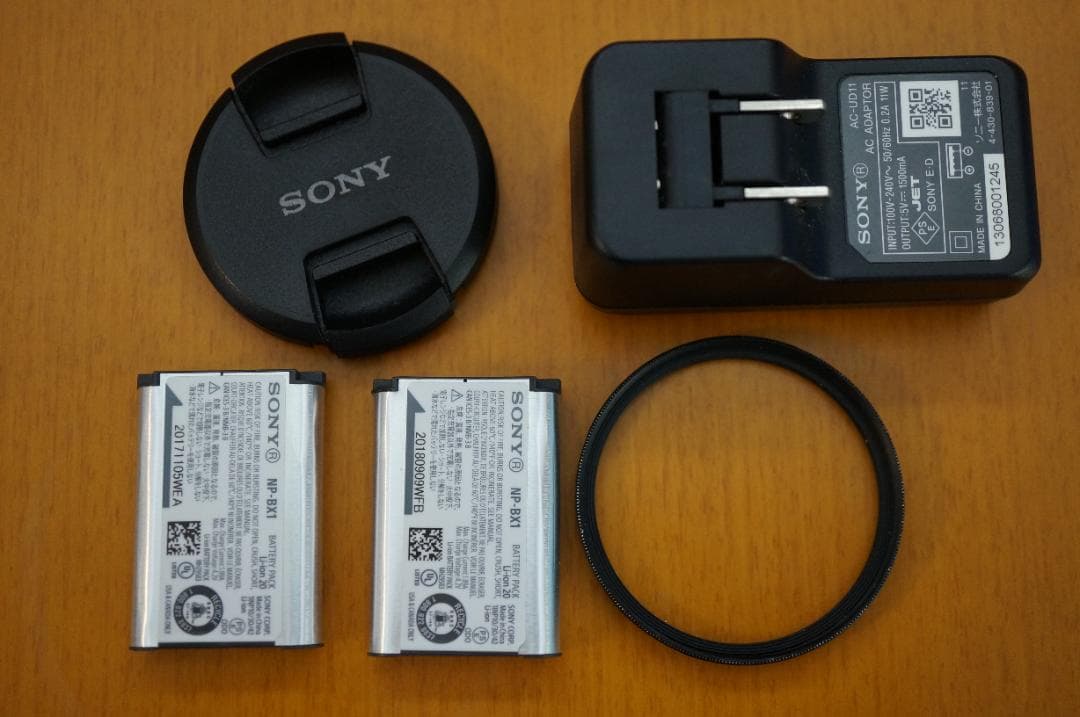 DSC-RX1 　保護ステッカー、予備バッテリー付き