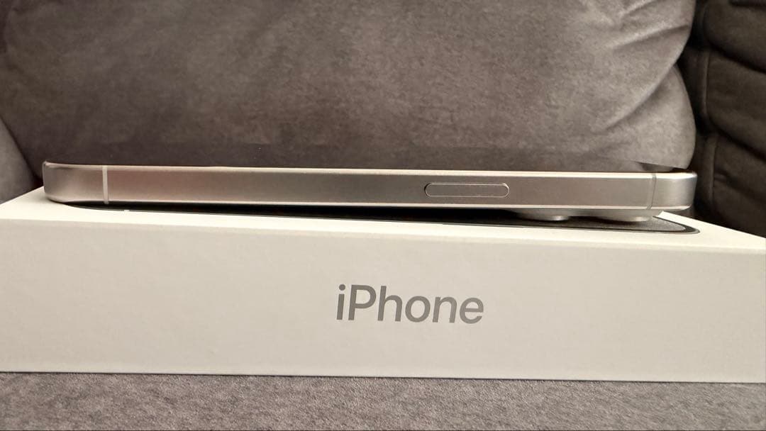 iPhone 15 Pro 256GB ホワイトSIMフリー 【バッテリー良好】