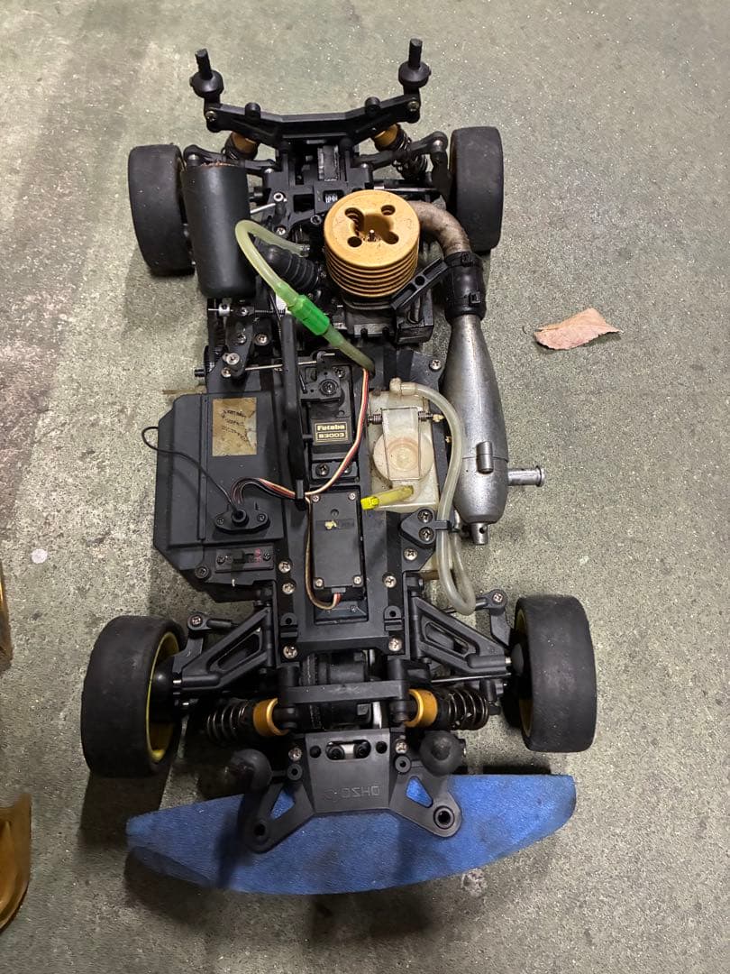 ガソリンエンジン ラジコンカー 2ボディ付き