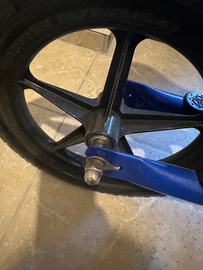 STRIDER 12インチ バランスバイク 青　室内保管　スタンド付き 箱無し