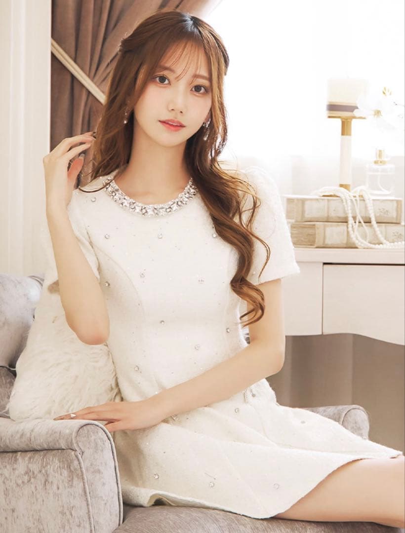 ホワイトビジューAラインドレス