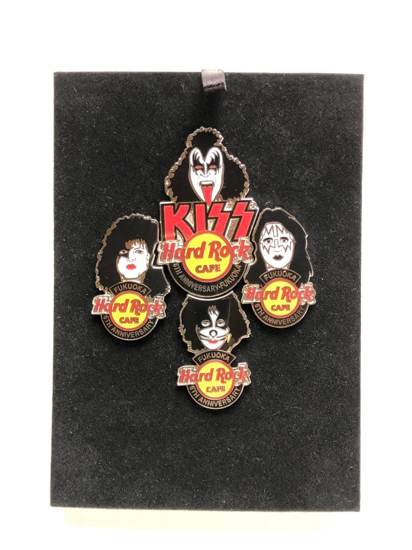 ハードロックカフェ福岡　6thアニバーサリー　キッスパズルピンバッジ　化粧箱付き