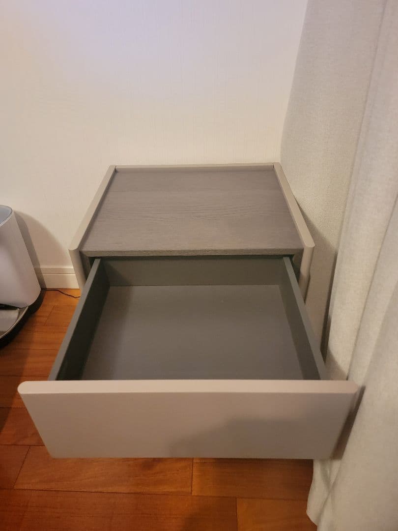 Molteni＆C［モルテーニ］サイドテーブル（ナイトテーブル）