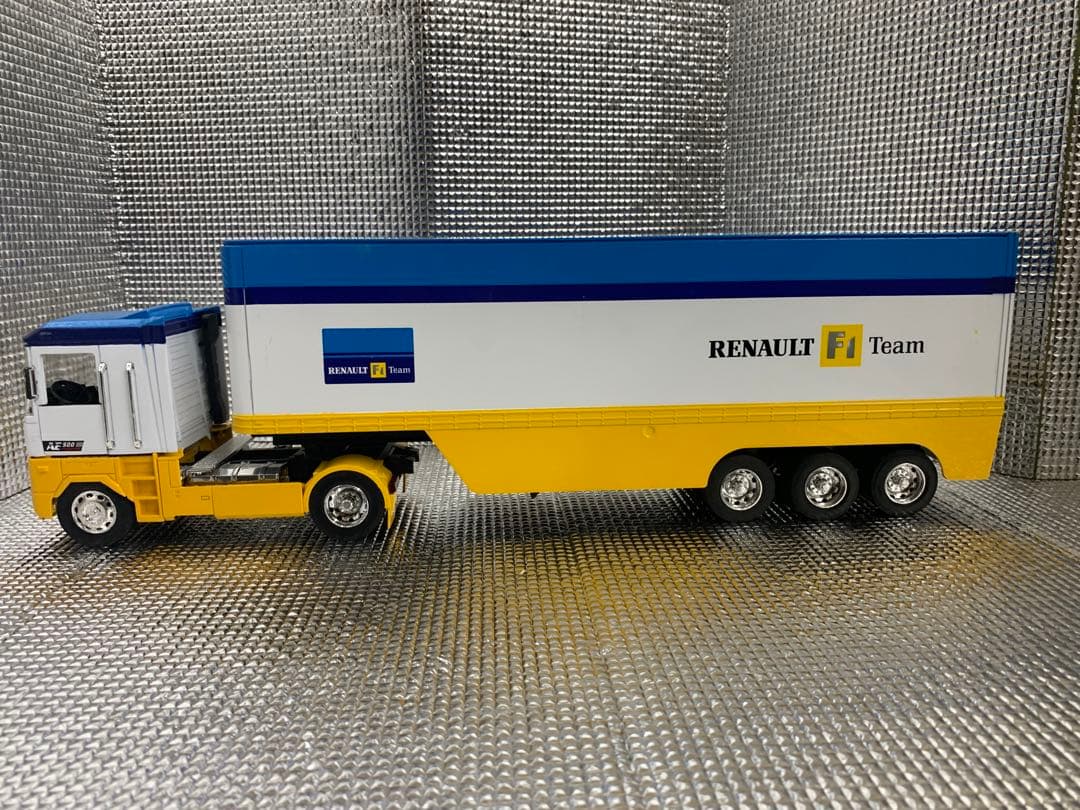 約50㌢BIGサイズ　F1ルノー　マグナム　トランスポーター　2007　1/32