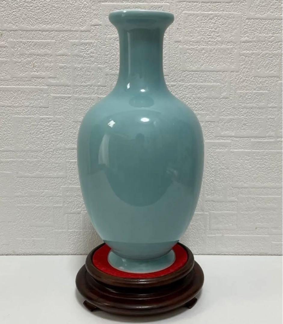 旧家蔵出し 中国 大清乾隆年製 青釉 瓶 骨董品 。