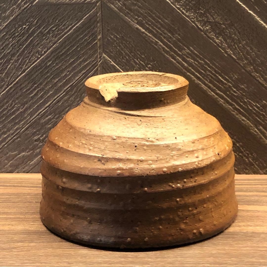 究極の美◾️蔵から焦茶色のつぶつぶした美しい雰囲気の抹茶茶碗が出て来ました。