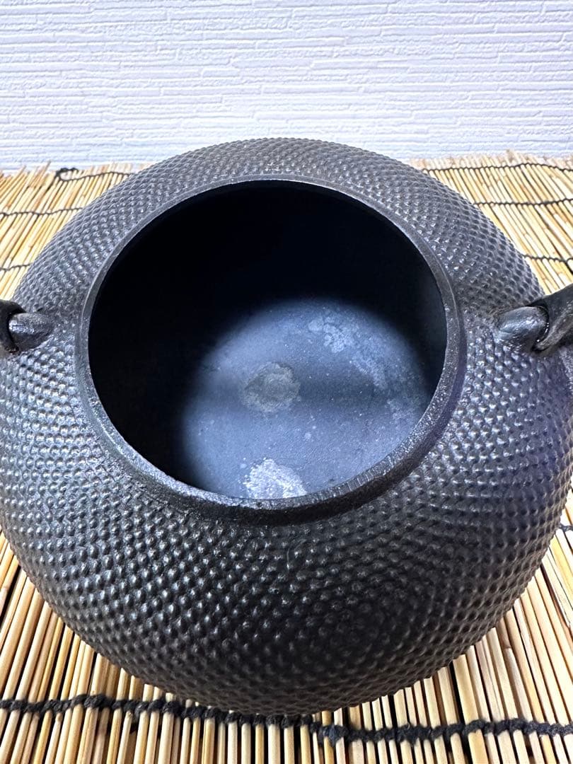 未使用品、タグ付　南部虎山工房前田知行造　１２型　南部鉄瓶　南部鉄器　鉄瓶