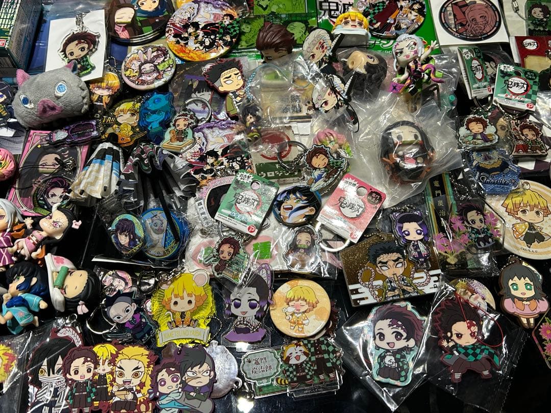 レア　鬼滅の刃 グッズ　まとめ売り　フィギュア　アクリルキーホルダー　缶バッジ