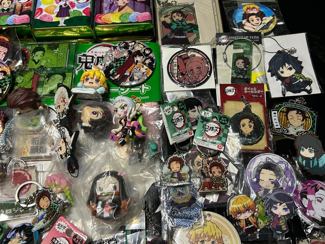 レア　鬼滅の刃 グッズ　まとめ売り　フィギュア　アクリルキーホルダー　缶バッジ