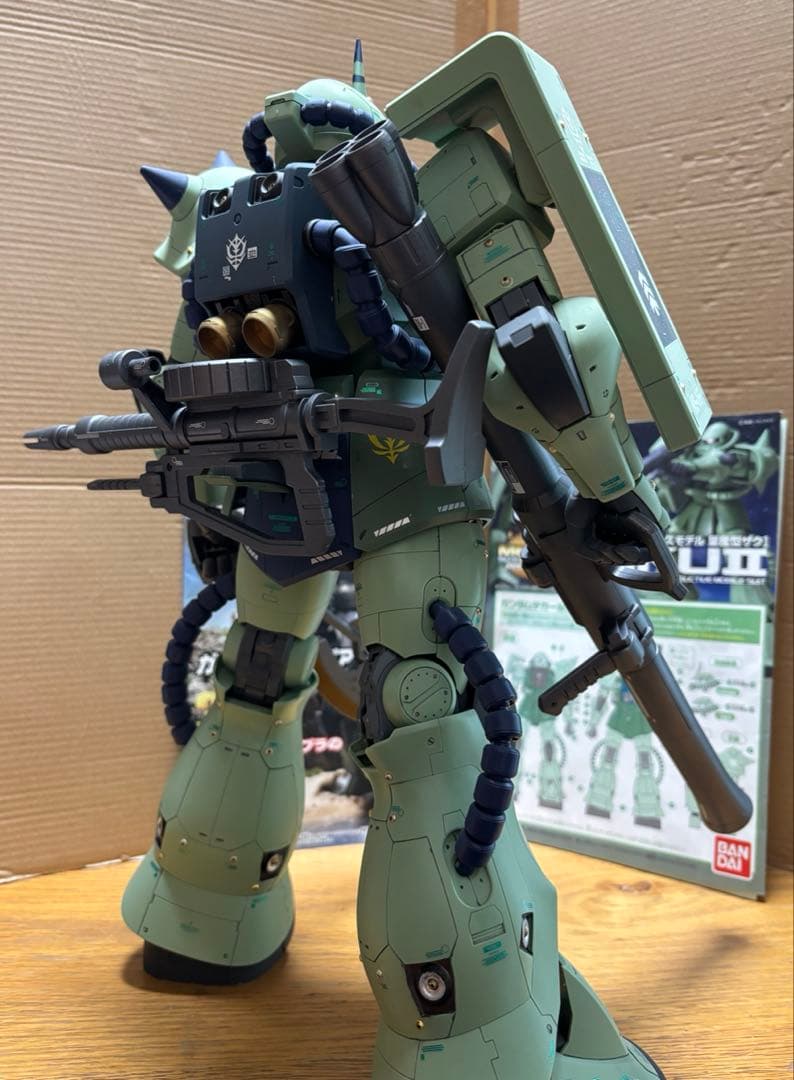 メガサイズ　1/48 量産型ザクⅡ 完成品