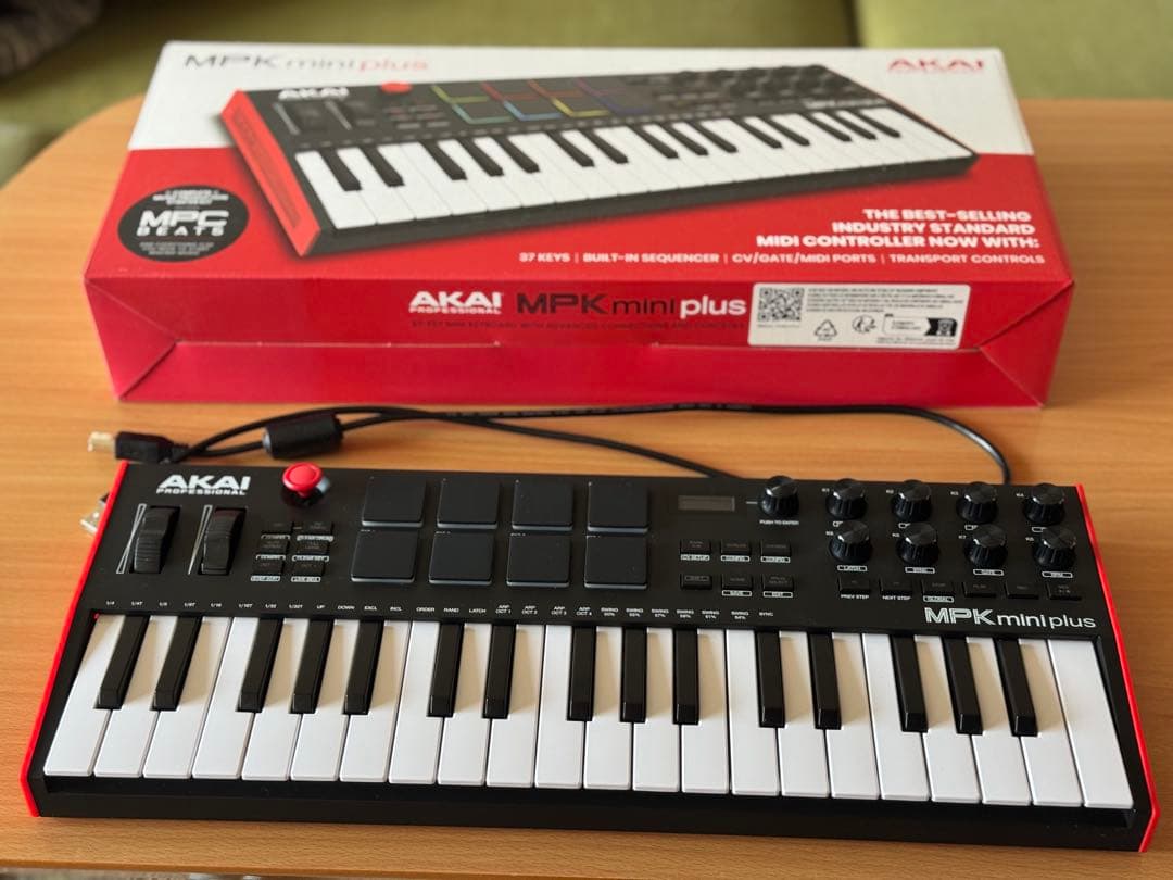 AKAI MIDIキーボード 37鍵