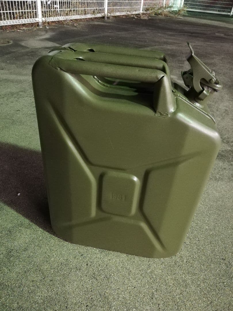 ミリタリー　灯油20リットル缶