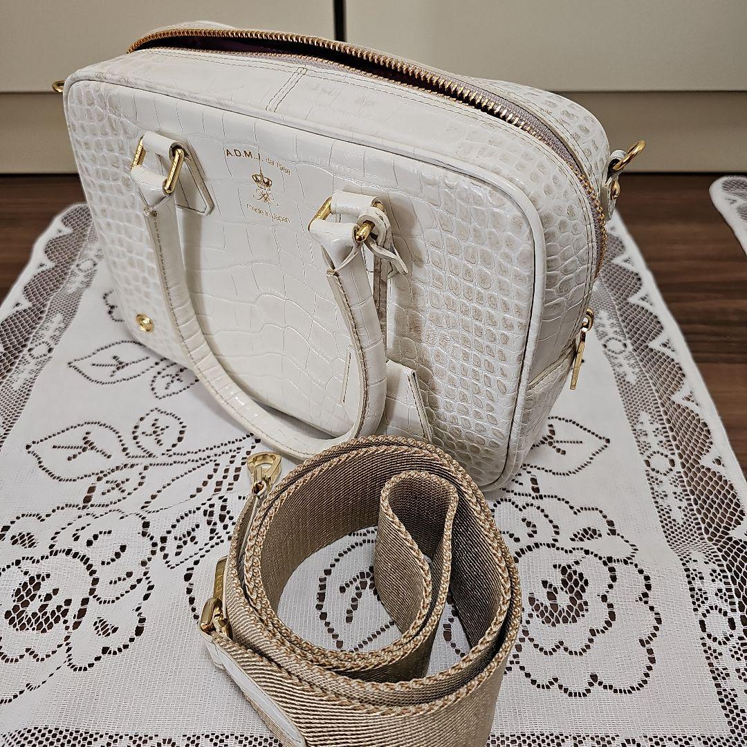 A.D.M.J. クロコダイル風ハンドバッグ ホワイト