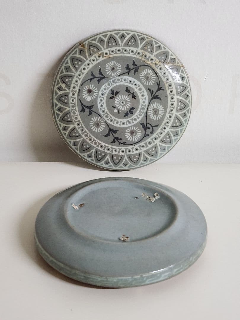 高麗青磁 　象嵌菊花紋合子　香合　蓋物　金継　李朝　骨董