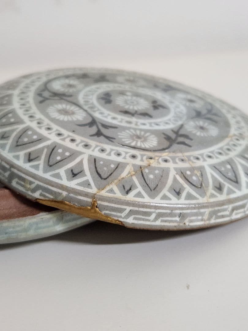 高麗青磁 　象嵌菊花紋合子　香合　蓋物　金継　李朝　骨董