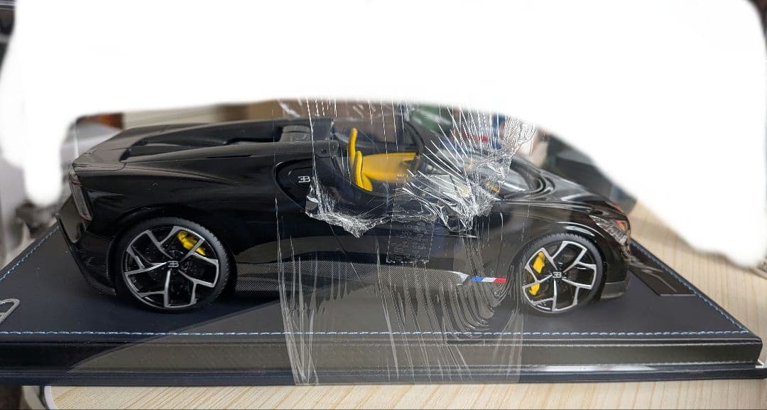 Bugatti W16 Mistral Black (MRコレクション1/18)
