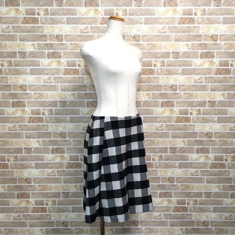 送料込み！ 極美品 FOXEY スカート 40 日本製 477