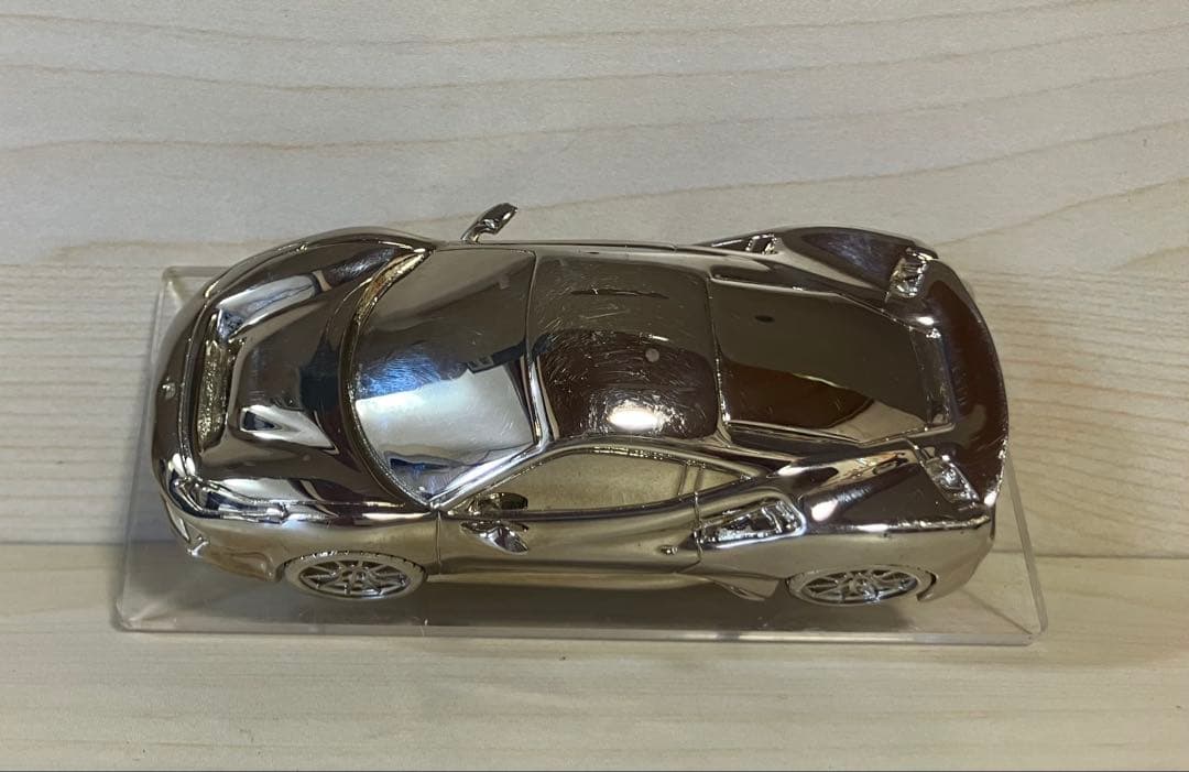 フェラーリ　pista 488 メタリックシルバー　ミニカー