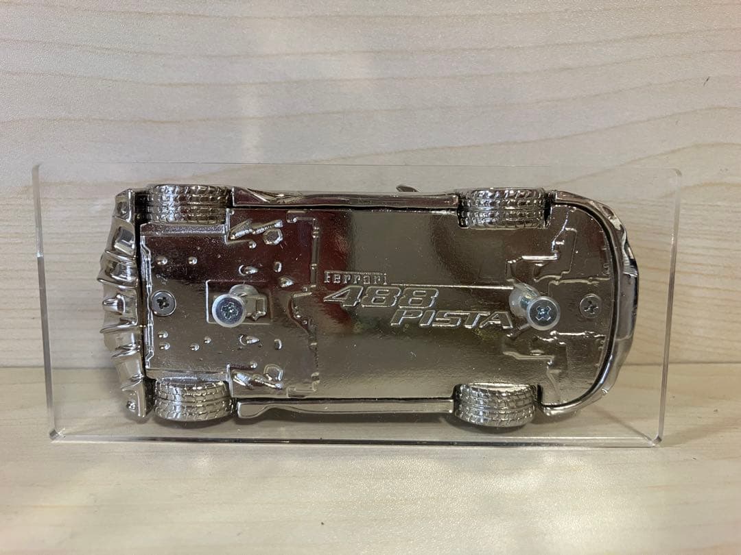 フェラーリ　pista 488 メタリックシルバー　ミニカー