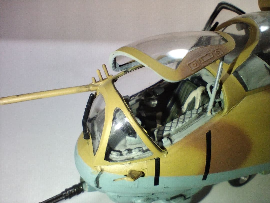 プラモデル完成機　1/48　MIL Mi-24ハインドガンシップ